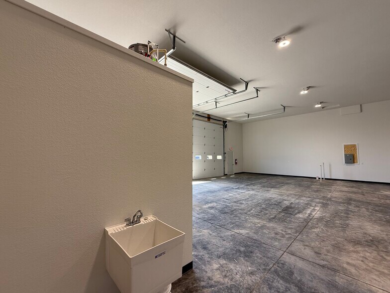 More Photos Of 7645 Grinde Rd, Deforest Warehouse For Sale