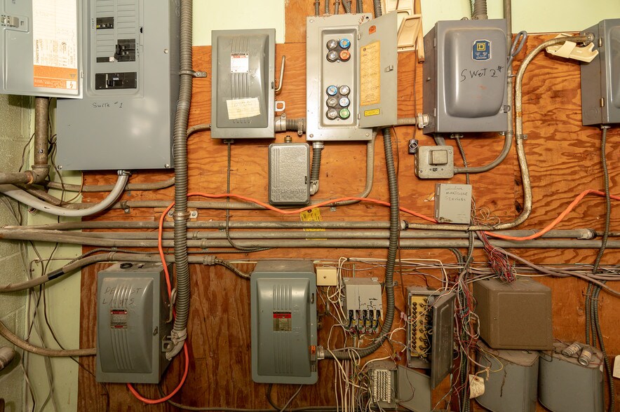 More Photos Of 6328 Windsor Mill Rd, Gwynn Oak Storefront Retail Office For Sale