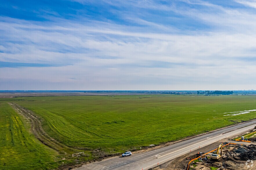 More Photos Of Metro Air Pky, Sacramento Warehouse For Lease