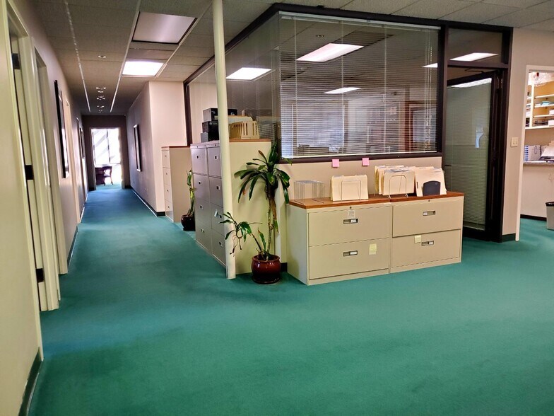 More Photos Of 300 Tamal Plz, Corte Madera Office Residential For Lease