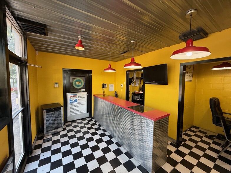 More Photos Of 175 Newington Ave, New Britain Auto Repair For Sale