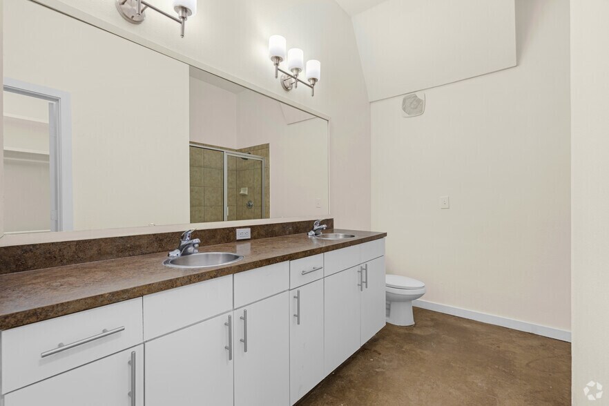 More Photos Of 1403 Slocum St, Dallas Apartments For Lease