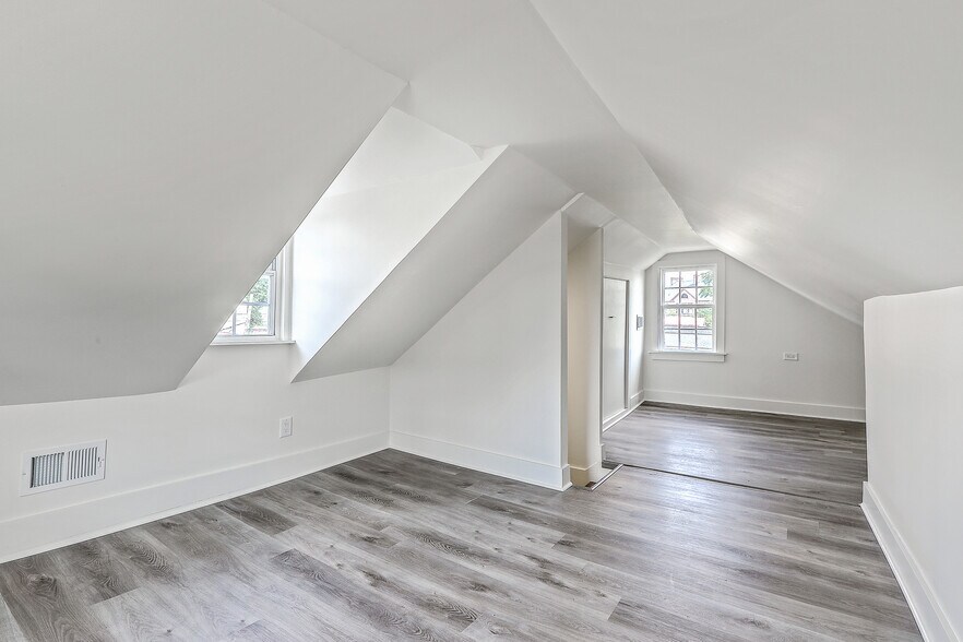 More Photos Of 68 Lee St, Charleston Apartments For Sale