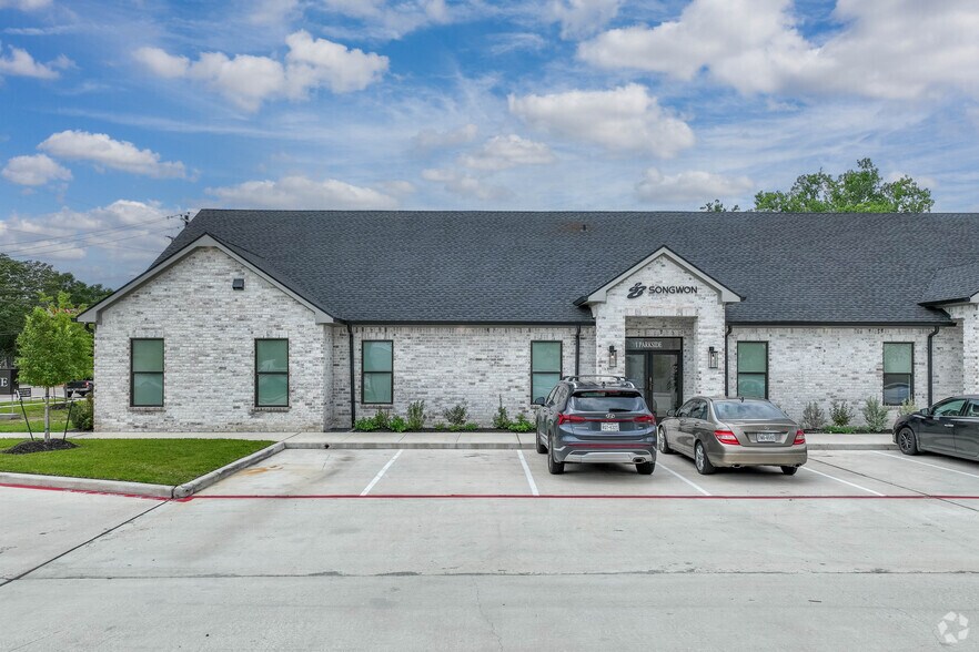 More Photos Of 1 Parkside Dr, Friendswood Medical For Lease