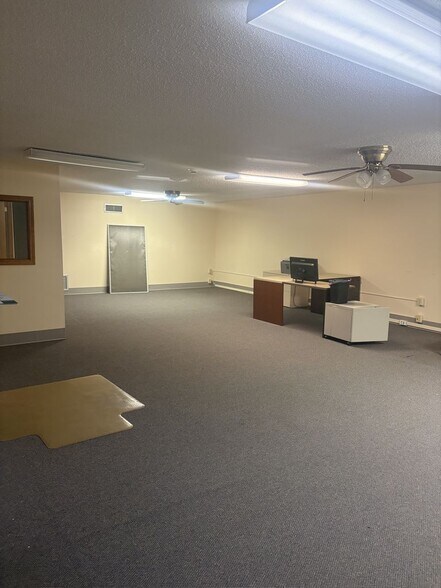 More Photos Of 913 Gulf Breeze Pky, Gulf Breeze Storefront Retail Office For Sale