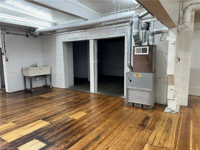 More Photos Of 1301 Brownell Ave, Lorain Service For Sale