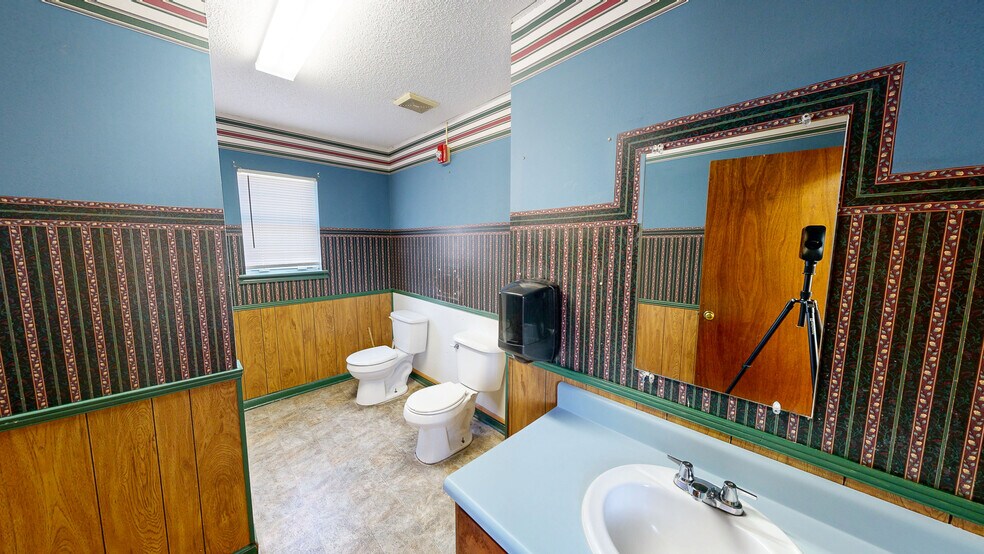 More Photos Of 104 N Herring St, Dothan Office For Sale