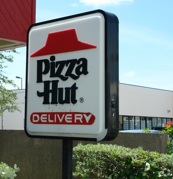 More Photos Of 12699 NE 6th Ave, North Miami Fast Food For Sale