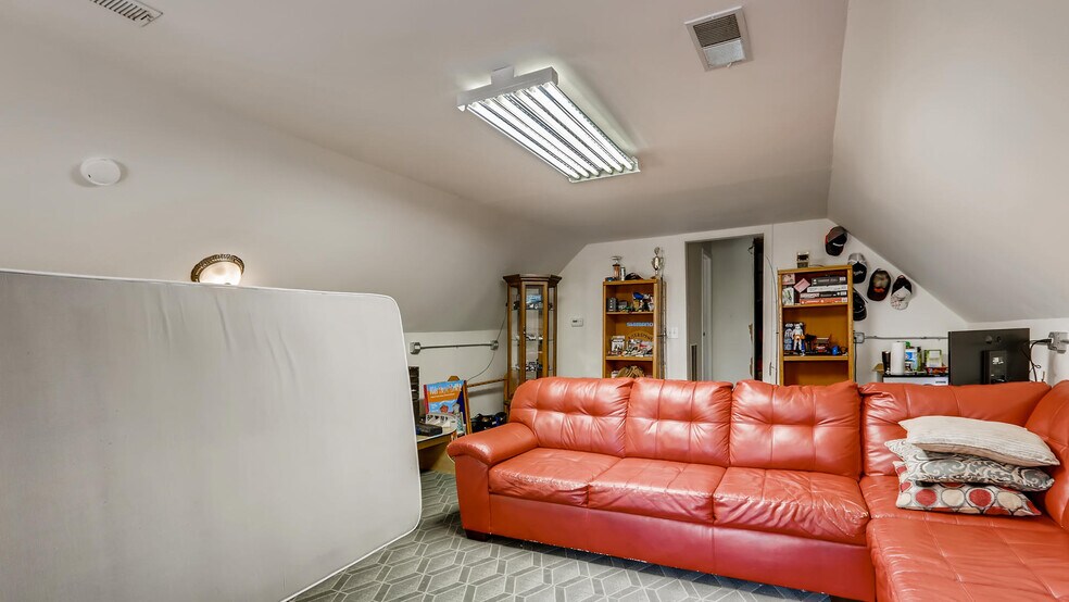 More Photos Of 231 N Milwaukee Ave, Wheeling Freestanding For Sale