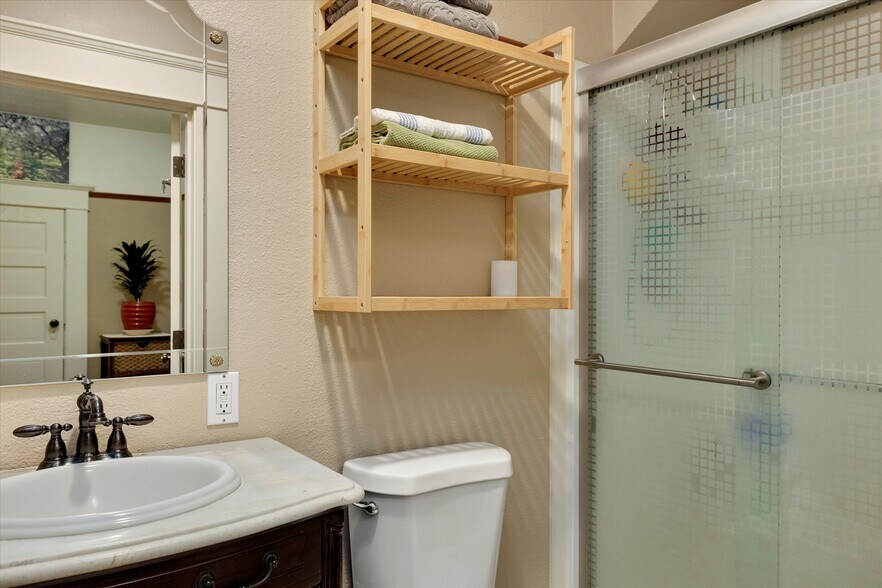 More Photos Of 835 N Main Ave, Gresham Restaurant For Sale