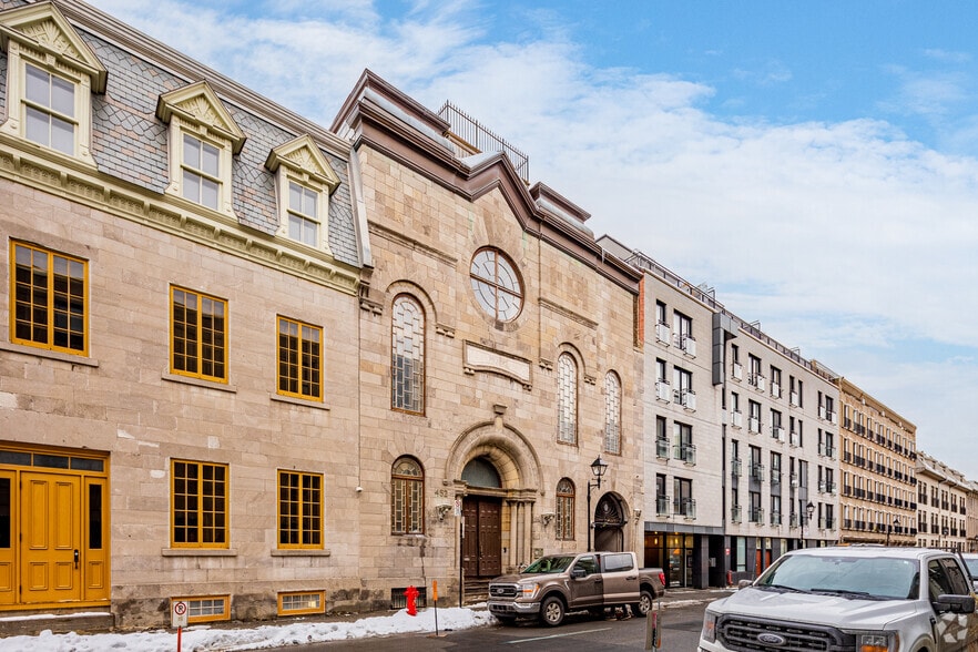Primary Photo Of 452-452A Rue Notre-Dame E, Montréal Hotel For Sale