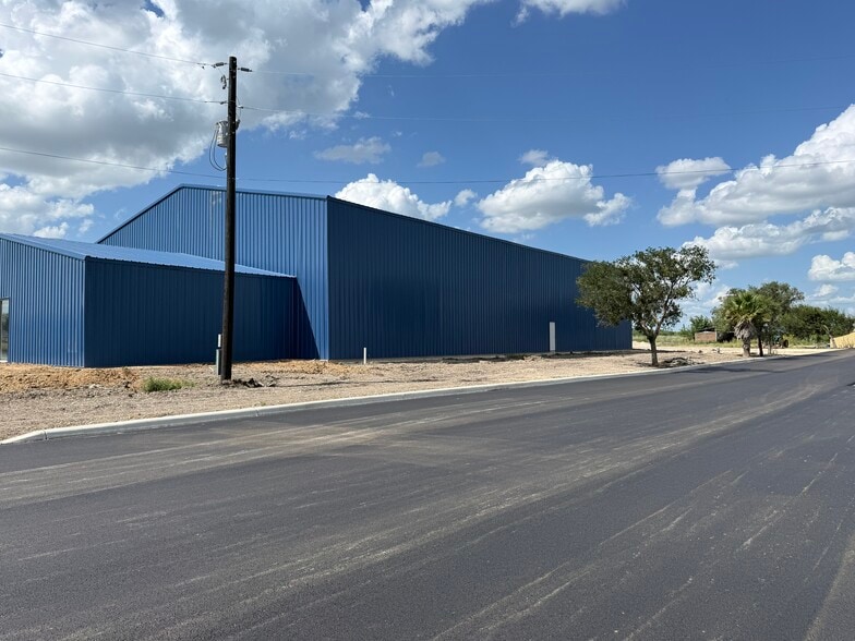 More Photos Of 3391 FM 465, Seguin Warehouse For Lease