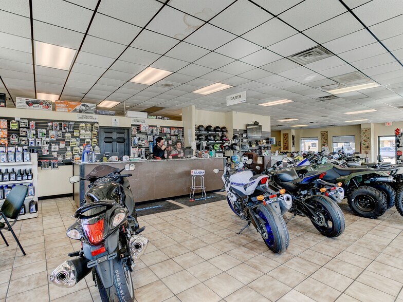 More Photos Of 2007-2015 E 11th St, Tulsa Auto Dealership For Sale