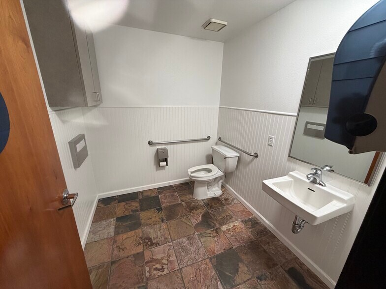 More Photos Of 3225 Monier Cir, Rancho Cordova Flex For Lease