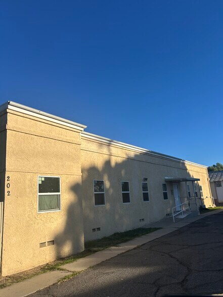 More Photos Of 202 6th St, Ramona Freestanding For Sale