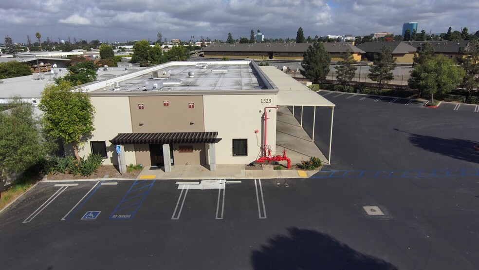 Primary Photo Of 1525 E McFadden Ave, Santa Ana Warehouse For Lease