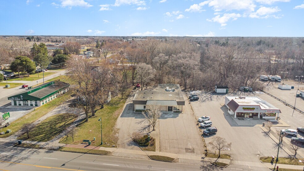 More Photos Of 3588 Center Ave, Essexville Medical For Sale