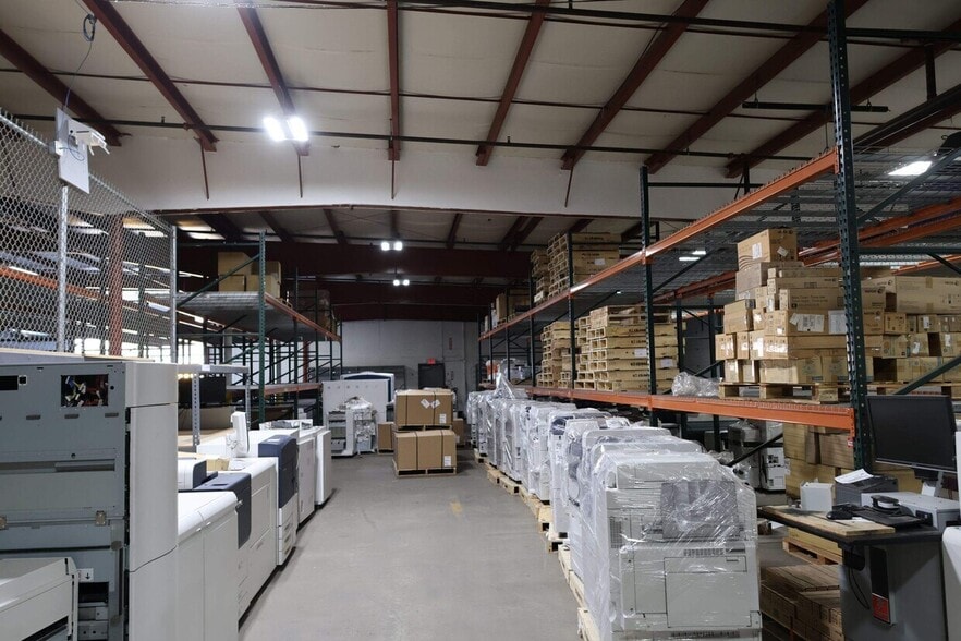 More Photos Of 6800 Northern Blvd, East Syracuse Truck Terminal For Sale