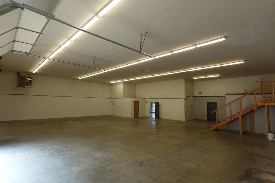 More Photos Of 6010-6012 E Trent Ave, Spokane Showroom For Lease