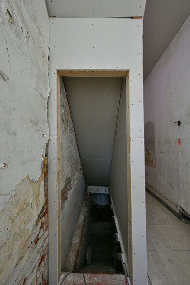 More Photos Of 1913 Central Ave, Cincinnati Office Residential For Sale