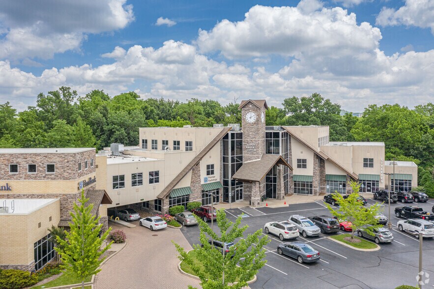 More Photos Of 3310 Aspen Grove Dr, Franklin Medical For Lease