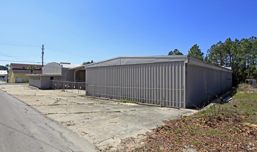 More Photos Of 414 W 8th St, Panama City Distribution For Lease