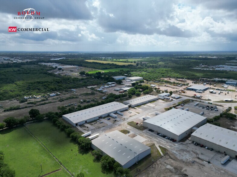 More Photos Of 100 Lupita Cir, Del Rio Distribution For Sale