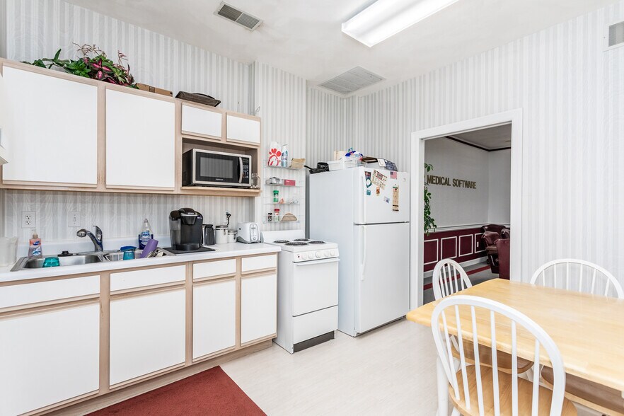 More Photos Of 1186 S State Route 157, Edwardsville Loft Creative Space For Sale