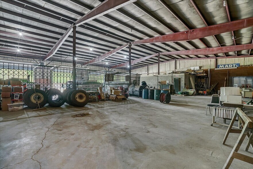 More Photos Of 85 Kaufman Rd, Monticello Distribution For Sale