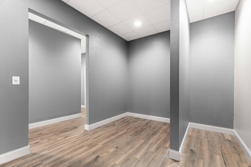 More Photos Of 780 Clear Lake City Blvd, Webster Unknown For Lease