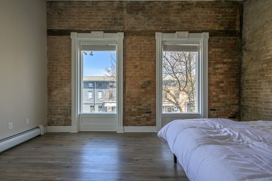 More Photos Of 237 Warren St, Hudson Storefront Retail Residential For Sale