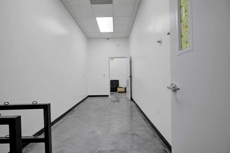 More Photos Of 18417 Bryant St, Northridge Service For Sale