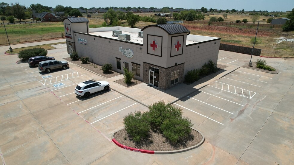 Primary Photo Of 1315 Chisholm Trail Pky, Duncan Medical For Sale
