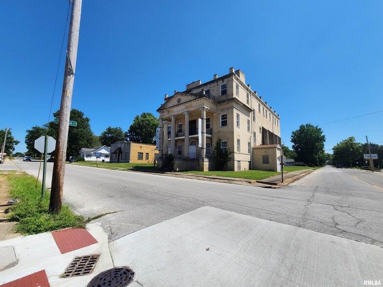More Photos Of 202 E Oak St, West Frankfort Religious Facility For Sale