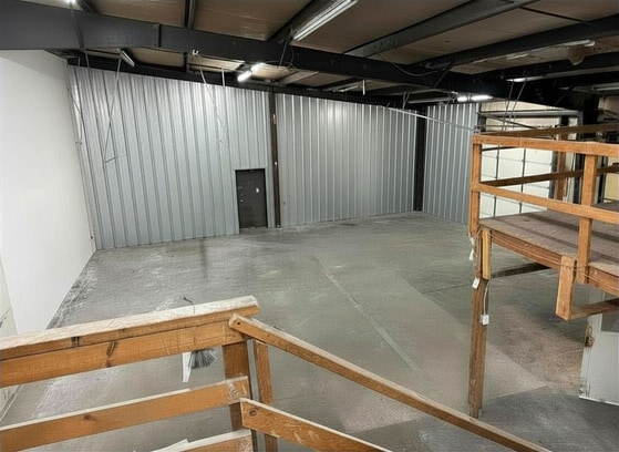 More Photos Of 750 N Rogers Rd, Olathe Showroom For Lease