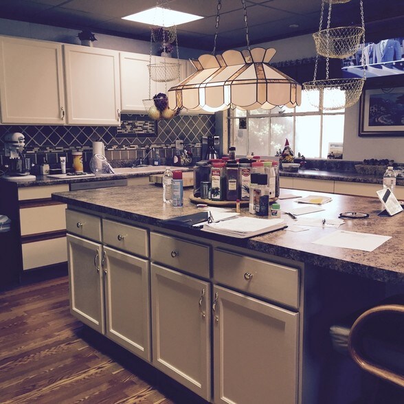 More Photos Of 56495 Grand River Ave, New Hudson Warehouse For Lease