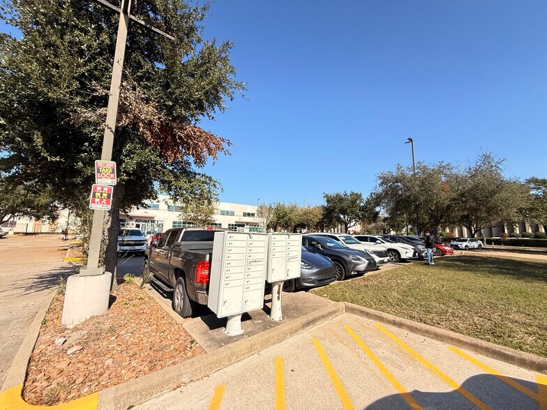 More Photos Of 6918 Corporate Dr, Houston Office For Sale