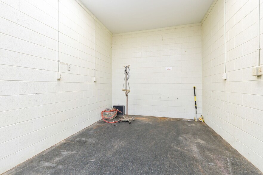 More Photos Of 101 Lea Rd, Kenbridge Rehabilitation Center For Sale