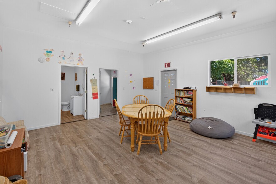 More Photos Of 530 N Cloverdale Blvd, Cloverdale Specialty For Sale