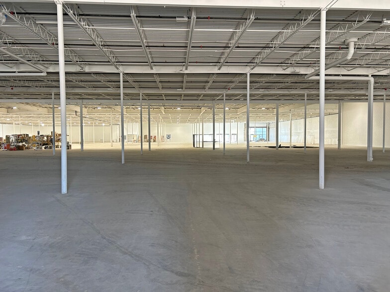 More Photos Of 3701 S Main St, Elkhart Warehouse For Lease