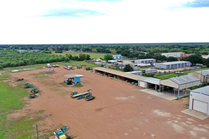 More Photos Of 4906 Houston Hwy, Victoria Light Distribution For Sale