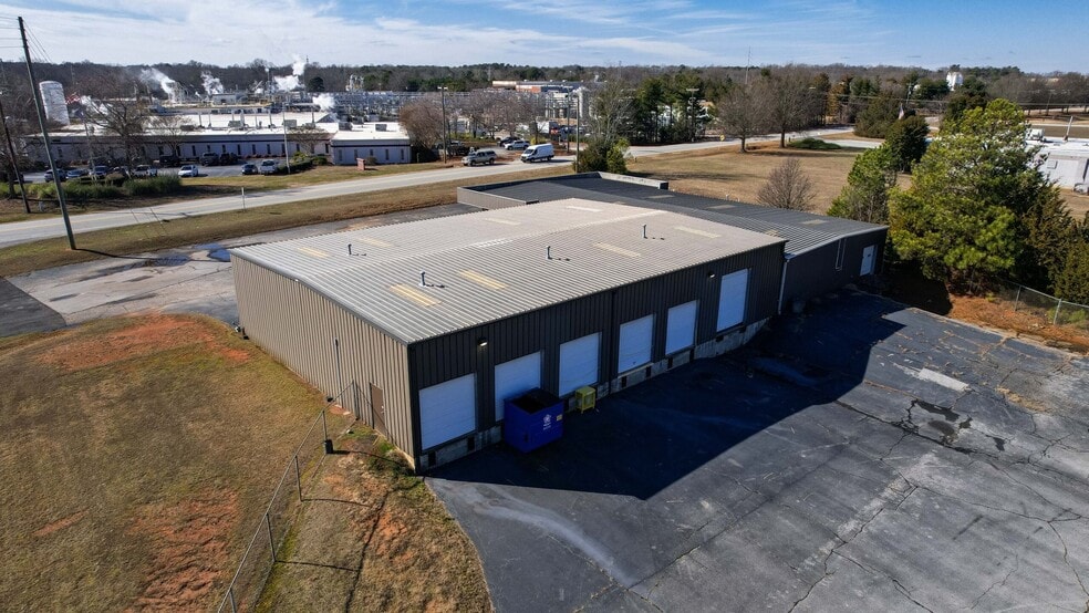 More Photos Of 105 Osage Dr, Greenville Warehouse For Lease
