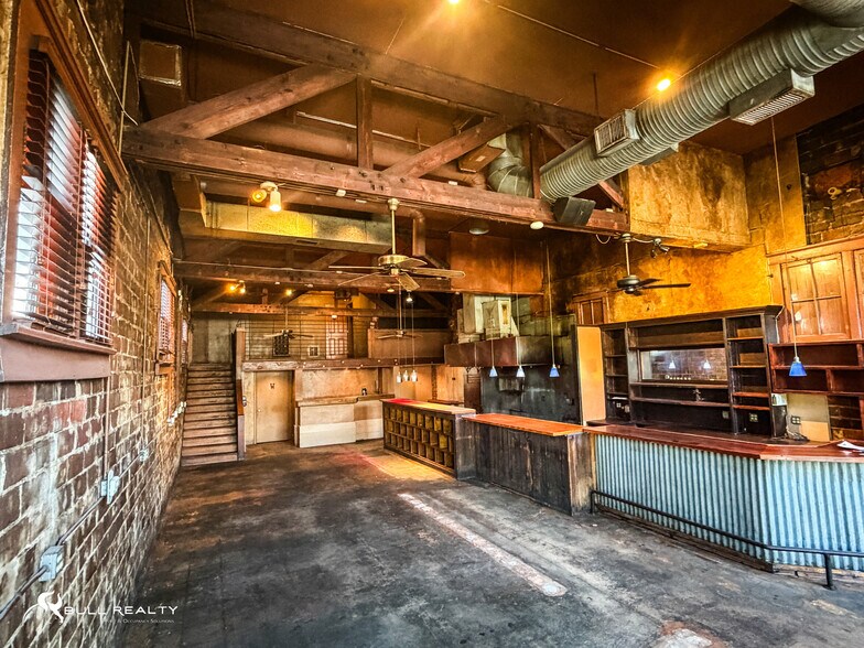More Photos Of 242 SE Boulevard, Atlanta Restaurant For Sale