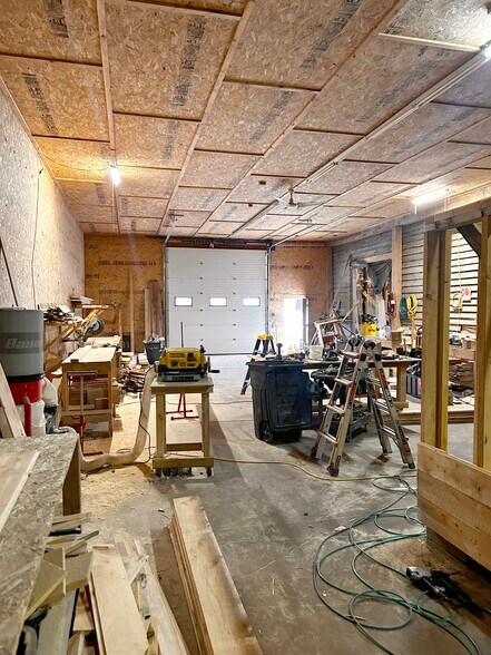 More Photos Of 46-1 Red Mill Rd, Casco Industrial For Lease