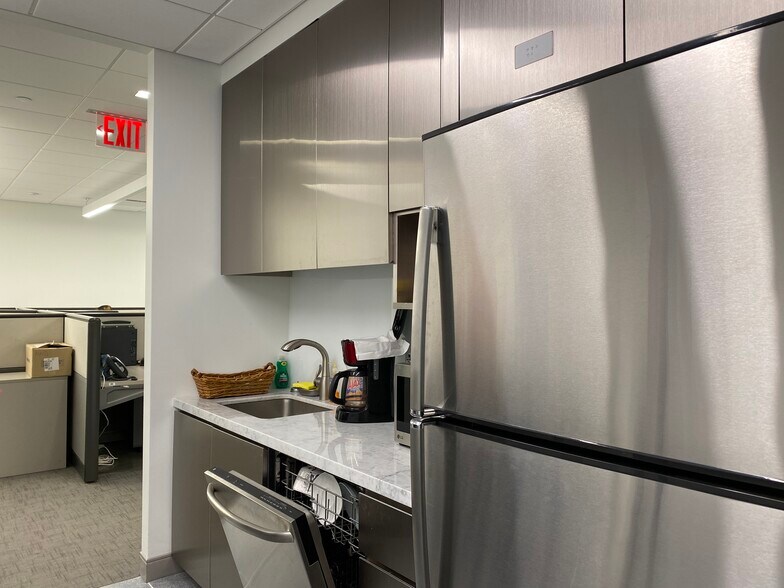 More Photos Of 10 E 53rd St, New York Office For Lease