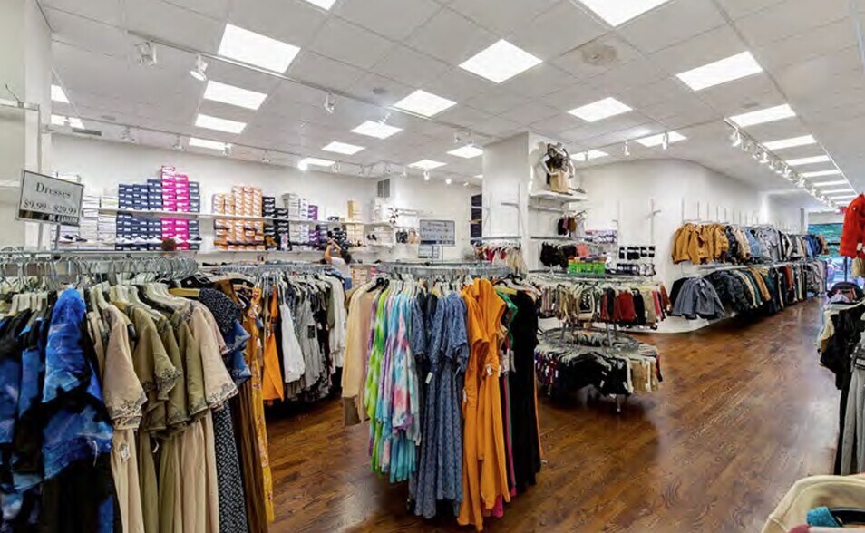 More Photos Of 261 Broadway, New York Apartments For Sale