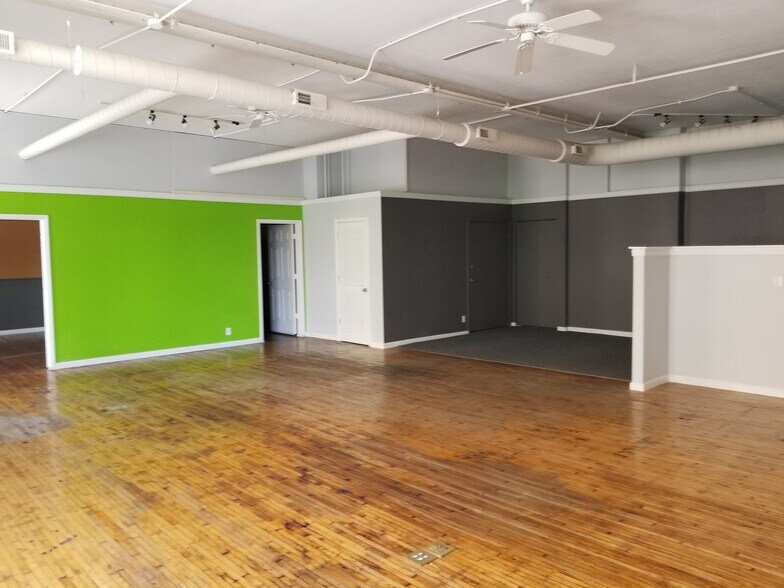More Photos Of 365 N Illinois St, Indianapolis General Retail For Sale