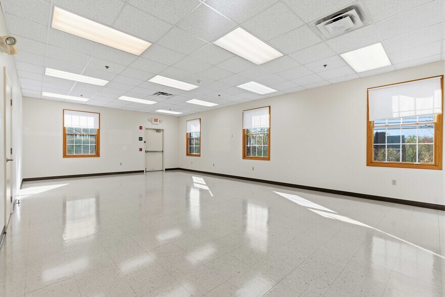 More Photos Of 86 Coraopolis Rd, Coraopolis Daycare Center For Lease