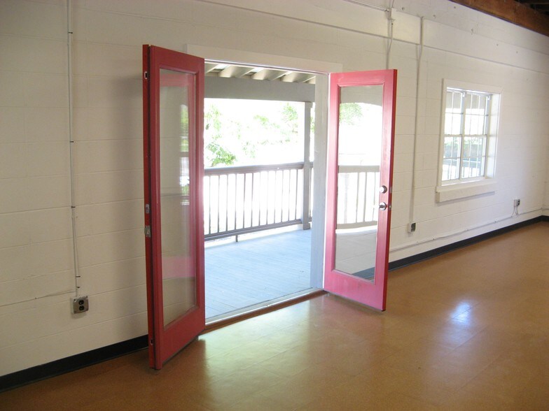 More Photos Of 805 Church St, Mobile Light Distribution For Lease