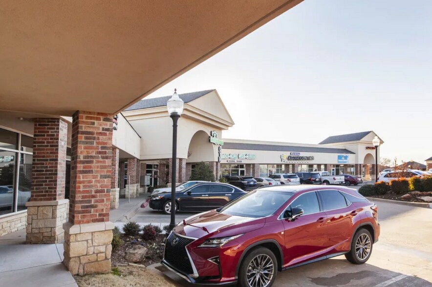 More Photos Of 17200 N May Ave, Oklahoma City Freestanding For Lease